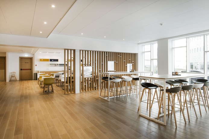 Imagen del bar/restaurante del Hotel Storm Hotel By Keahotels. Foto 9