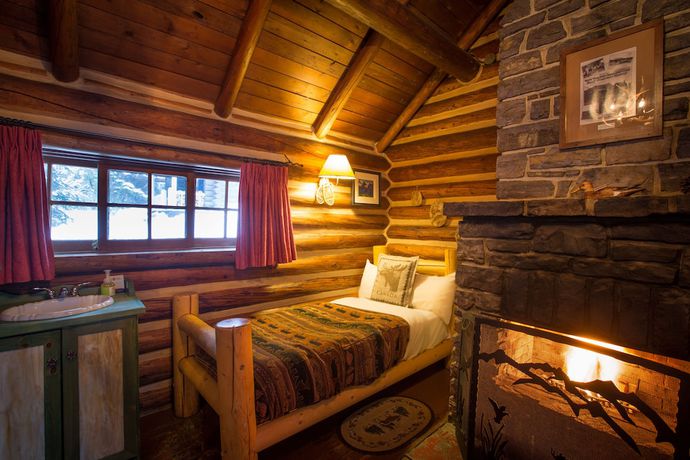 Imagen de la habitación del Hotel Storm Mountain Lodge Cabins and Dining. Foto 13