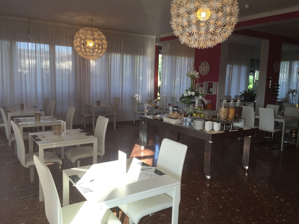 Imagen del bar/restaurante del Hotel Storyville Hotel. Foto 2