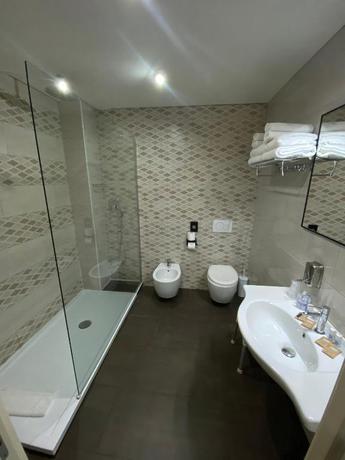 Imagen de la habitación del Hotel Stradivari. Foto 6