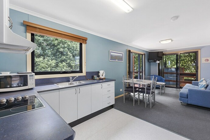 Imagen de la habitación del Hotel Strahan Bungalows. Foto 17