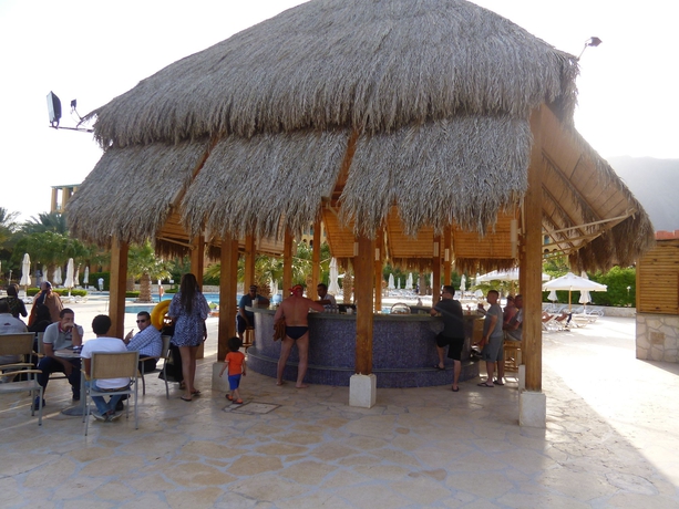Imagen del bar/restaurante del Hotel Strand Beach Resort. Foto 4
