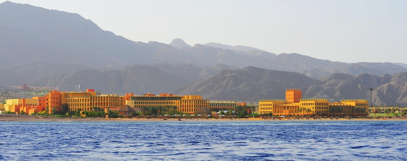 Imagen de los exteriores del Hotel Strand Beach Resort. Foto 13