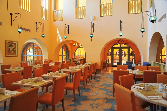 Imagen del bar/restaurante del Hotel Strand Beach Resort. Foto 5