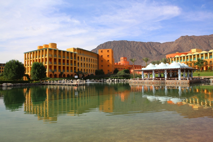 Imagen de los exteriores del Hotel Strand Beach Resort. Foto 14