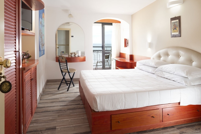Imagen de la habitación del Hotel Strand, Bellaria-Igea Marina. Foto 10