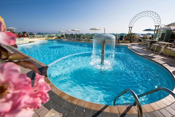Imagen de la piscina del Hotel Strand Colorado. Foto 19