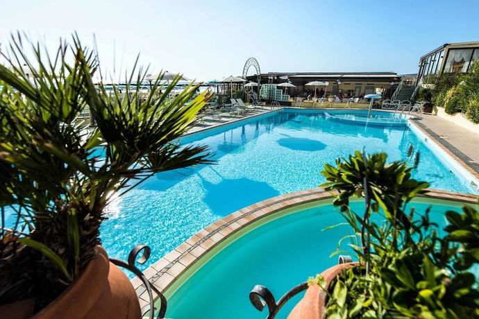Imagen de la piscina del Hotel Strand Colorado. Foto 20