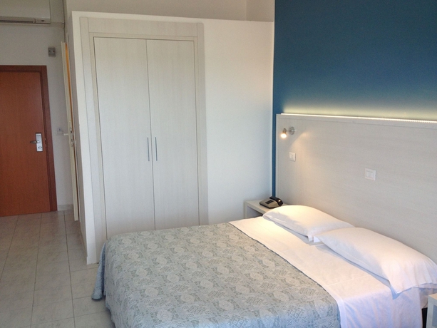 Imagen de la habitación del Hotel Strand. Foto 7