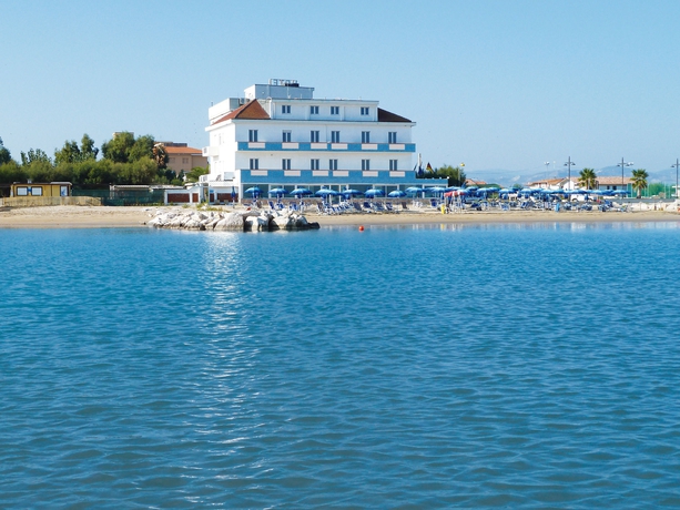 Imagen general del Hotel Strand, Marina di Montenero di Bisaccia. Foto 1