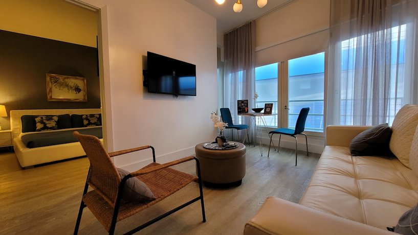 Imagen de la habitación del Hotel Strand Ocean Drive Suites. Foto 3