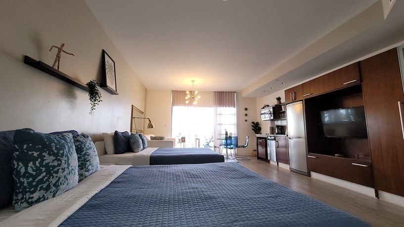 Imagen de la habitación del Hotel Strand Ocean Drive Suites. Foto 5