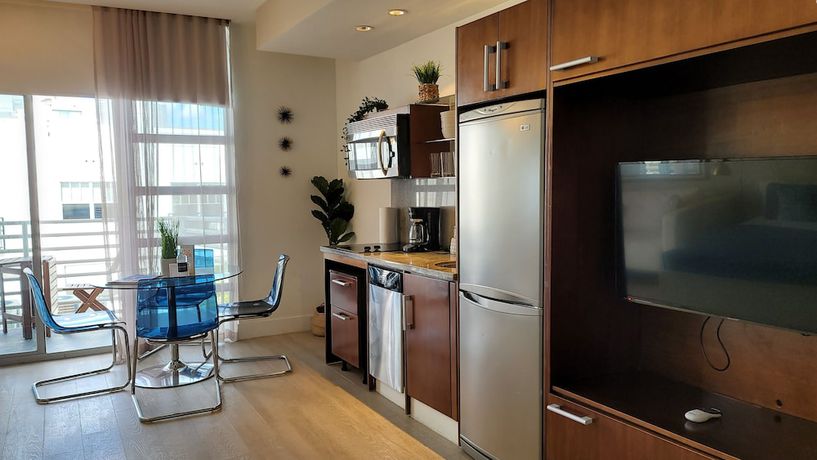 Imagen de la habitación del Hotel Strand Ocean Drive Suites. Foto 6