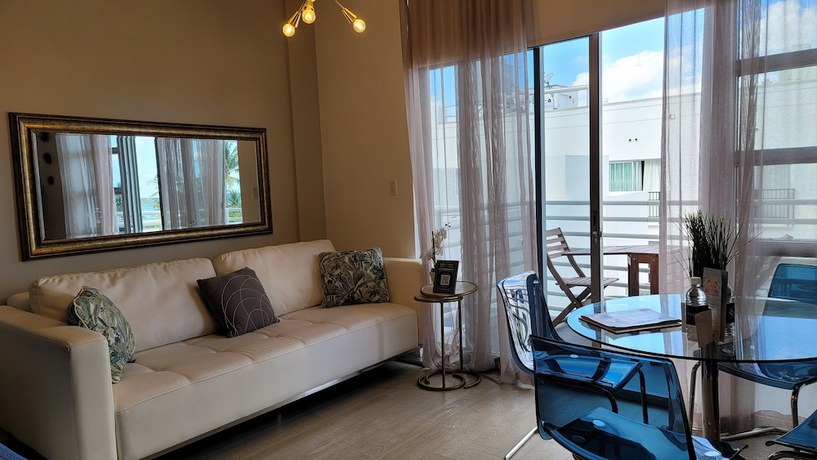 Imagen de la habitación del Hotel Strand Ocean Drive Suites. Foto 7