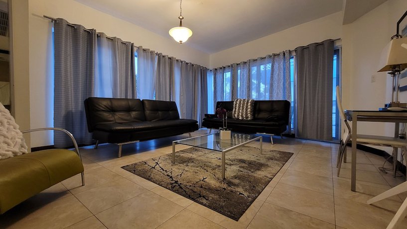 Imagen de la habitación del Hotel Strand Ocean Drive Suites. Foto 8