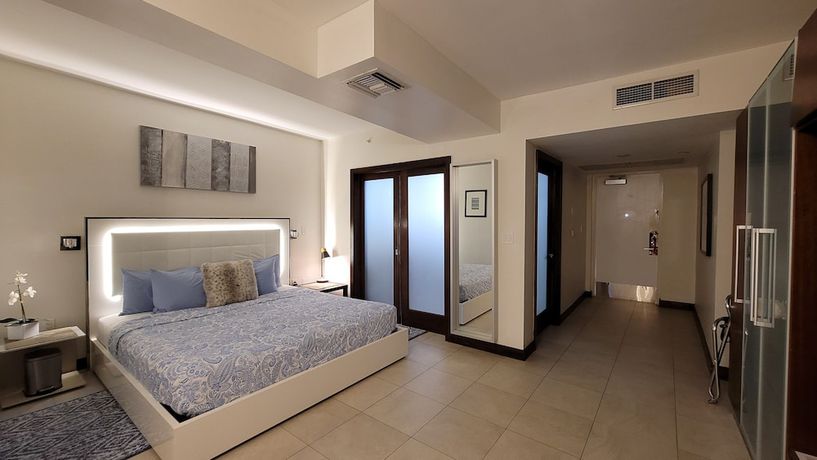Imagen de la habitación del Hotel Strand Ocean Drive Suites. Foto 11