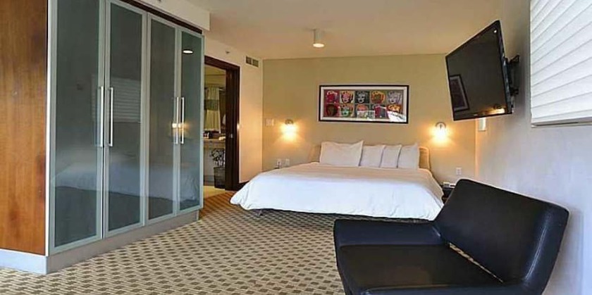 Imagen de la habitación del Hotel Strand Ocean Drive Suites. Foto 12