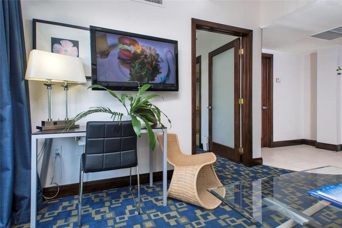 Imagen de la habitación del Hotel Strand Ocean Drive Suites. Foto 13