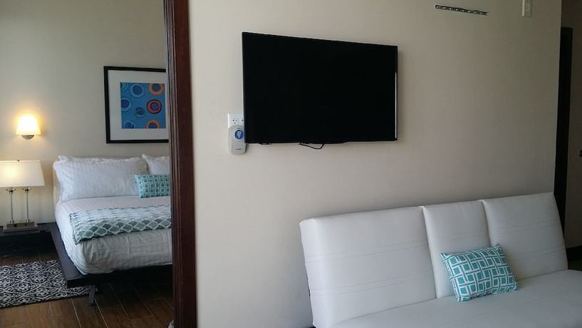 Imagen de la habitación del Hotel Strand Ocean Drive Suites. Foto 15