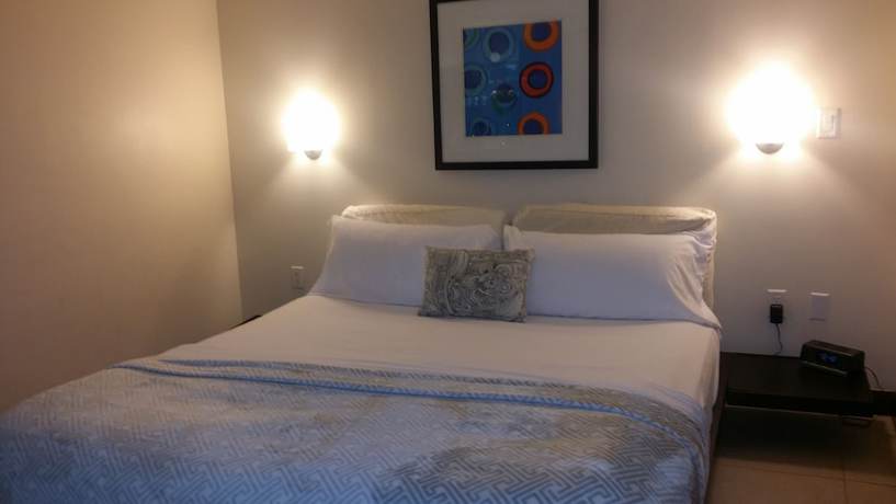 Imagen de la habitación del Hotel Strand Ocean Drive Suites. Foto 17
