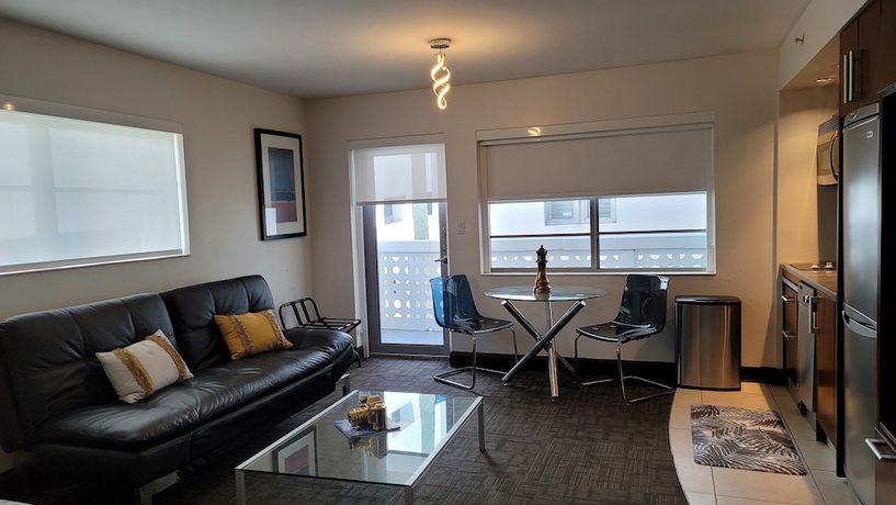 Imagen de la habitación del Hotel Strand Ocean Drive Suites. Foto 18