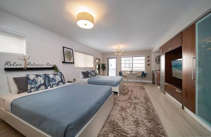 Imagen de la habitación del Hotel Strand Ocean Drive Suites. Foto 19