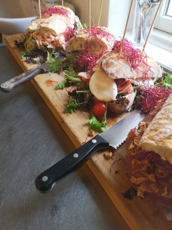 Imagen del bar/restaurante del Hotel Strandby Badehotel. Foto 13