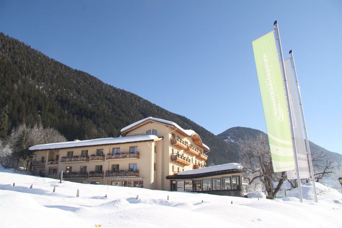 Imagen de los exteriores del Hotel Strandhotel Am Weissensee. Foto 11