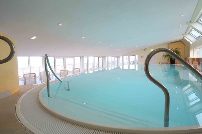 Imagen de la piscina del Hotel Strand-hotel Hübner. Foto 17