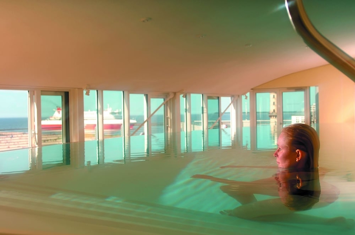 Imagen de la piscina del Hotel Strand-hotel Hübner. Foto 18