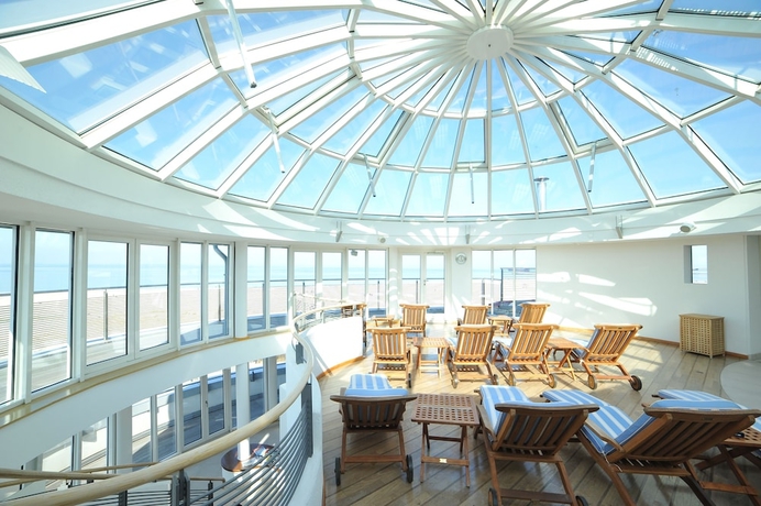 Imagen de la piscina del Hotel Strand-hotel Hübner. Foto 19