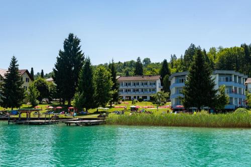 Imagen general del Hotel Strandhotel Schabus, Deber. Foto 4