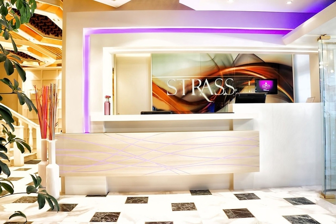 Imagen de los interiores del Hotel Strass. Foto 18