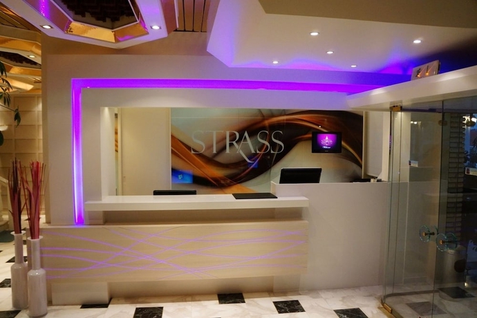 Imagen de los interiores del Hotel Strass. Foto 19