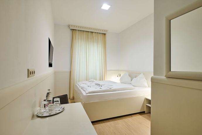 Imagen de la habitación del Hotel Strasser. Foto 2