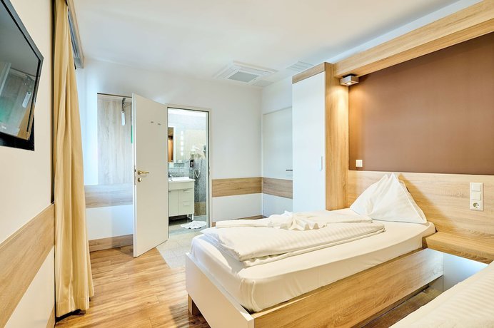Imagen de la habitación del Hotel Strasser. Foto 6