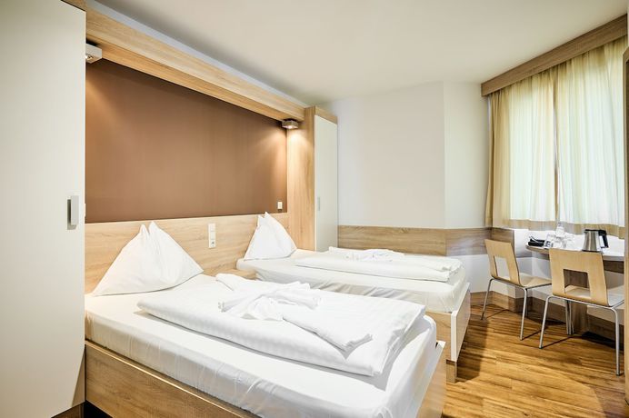 Imagen de la habitación del Hotel Strasser. Foto 7