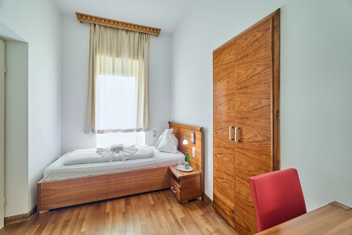 Imagen de la habitación del Hotel Strasser. Foto 8
