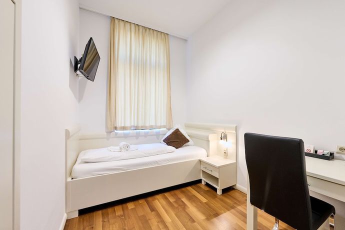 Imagen de la habitación del Hotel Strasser. Foto 9