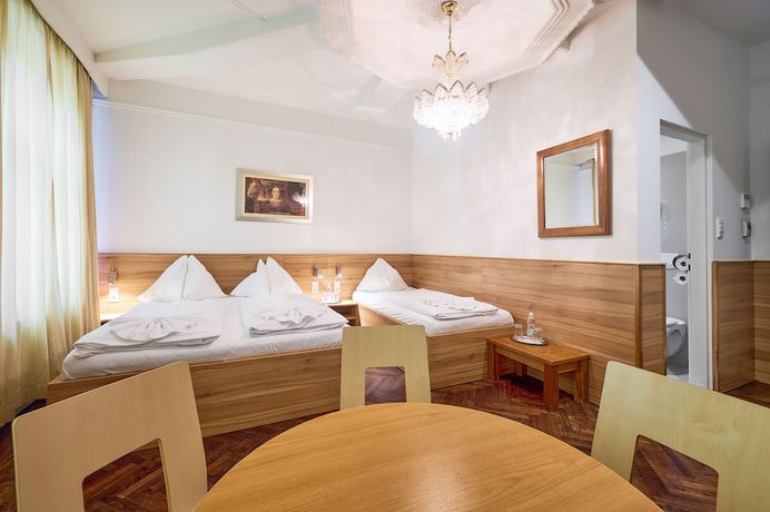 Imagen de la habitación del Hotel Strasser. Foto 11