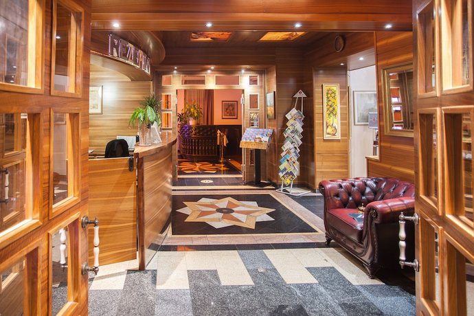 Imagen de los interiores del Hotel Strasser. Foto 17