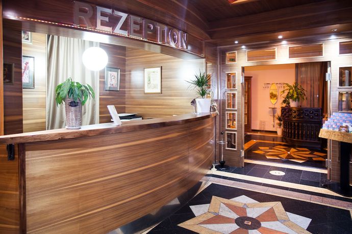 Imagen de los interiores del Hotel Strasser. Foto 18