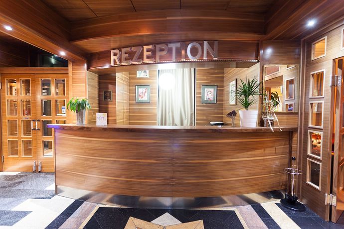 Imagen de los interiores del Hotel Strasser. Foto 19