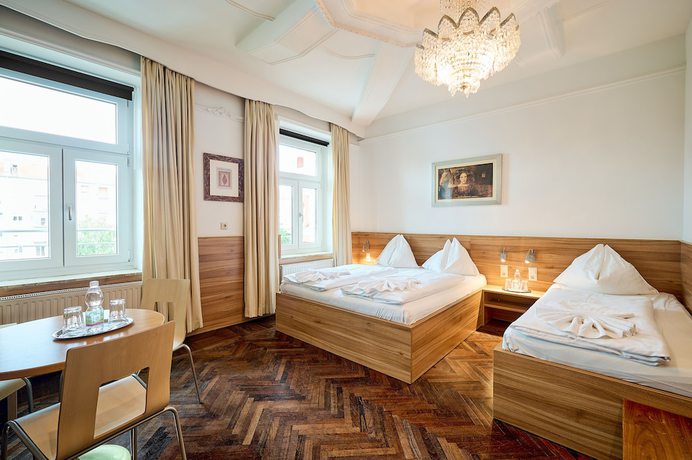 Imagen de la habitación del Hotel Strasser. Foto 13