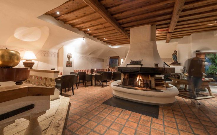 Imagen del bar/restaurante del Hotel Strasserwirt Herrenansitz Zu Tirol. Foto 4