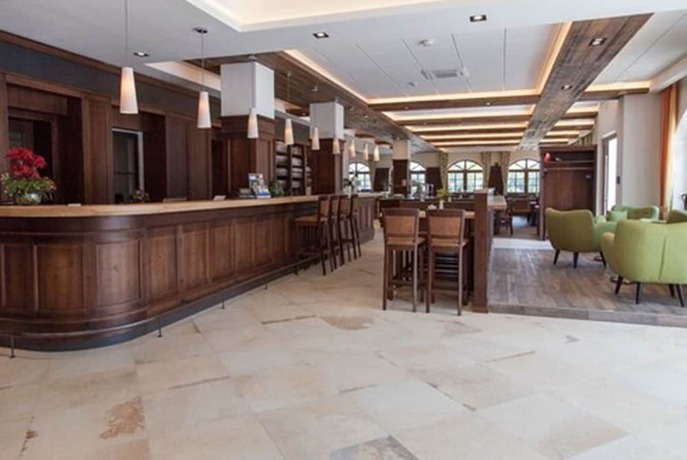 Imagen de los interiores del Hotel Strasshof. Foto 20