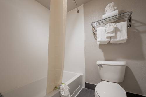 Imagen de la habitación del Hotel Stratford House Inns - Edmond. Foto 4