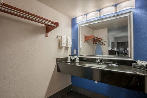 Imagen de la habitación del Hotel Stratford House Inns - Edmond. Foto 7