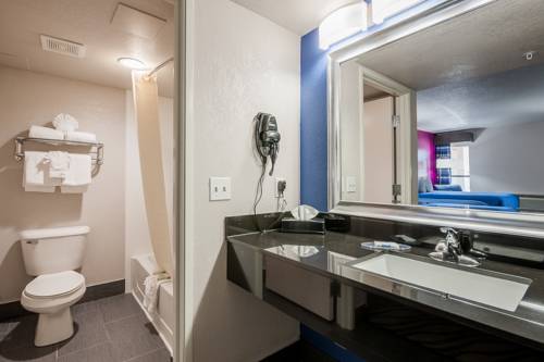 Imagen de la habitación del Hotel Stratford House Inns - Edmond. Foto 16