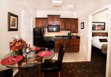 Imagen de la habitación del Hotel Stratford Suites Spokane Airport. Foto 9
